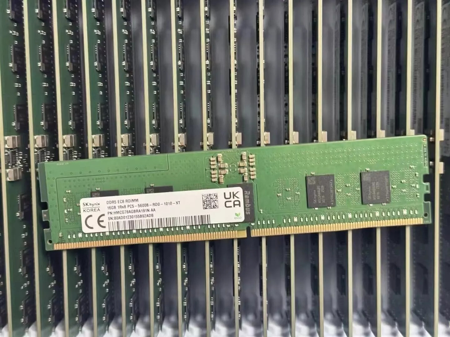 SK Hynix 16GB 5600MHz DDR5 RAM 1RX8 PC5-5600B 1010 XT RECC RDIMM