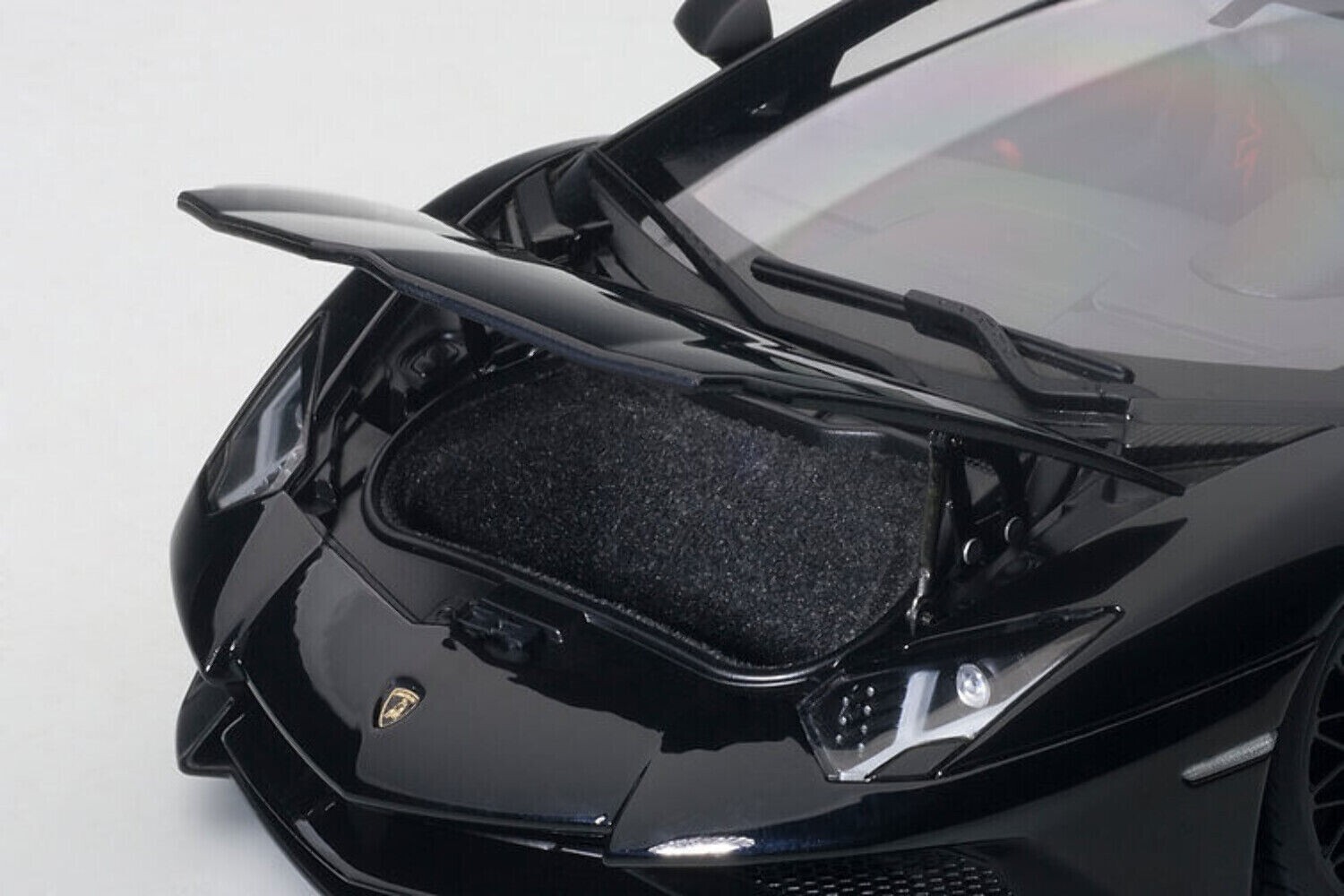 1/18 Lamborghini Aventador LP750-4 SV Nero Aldebaran / Gloss Black