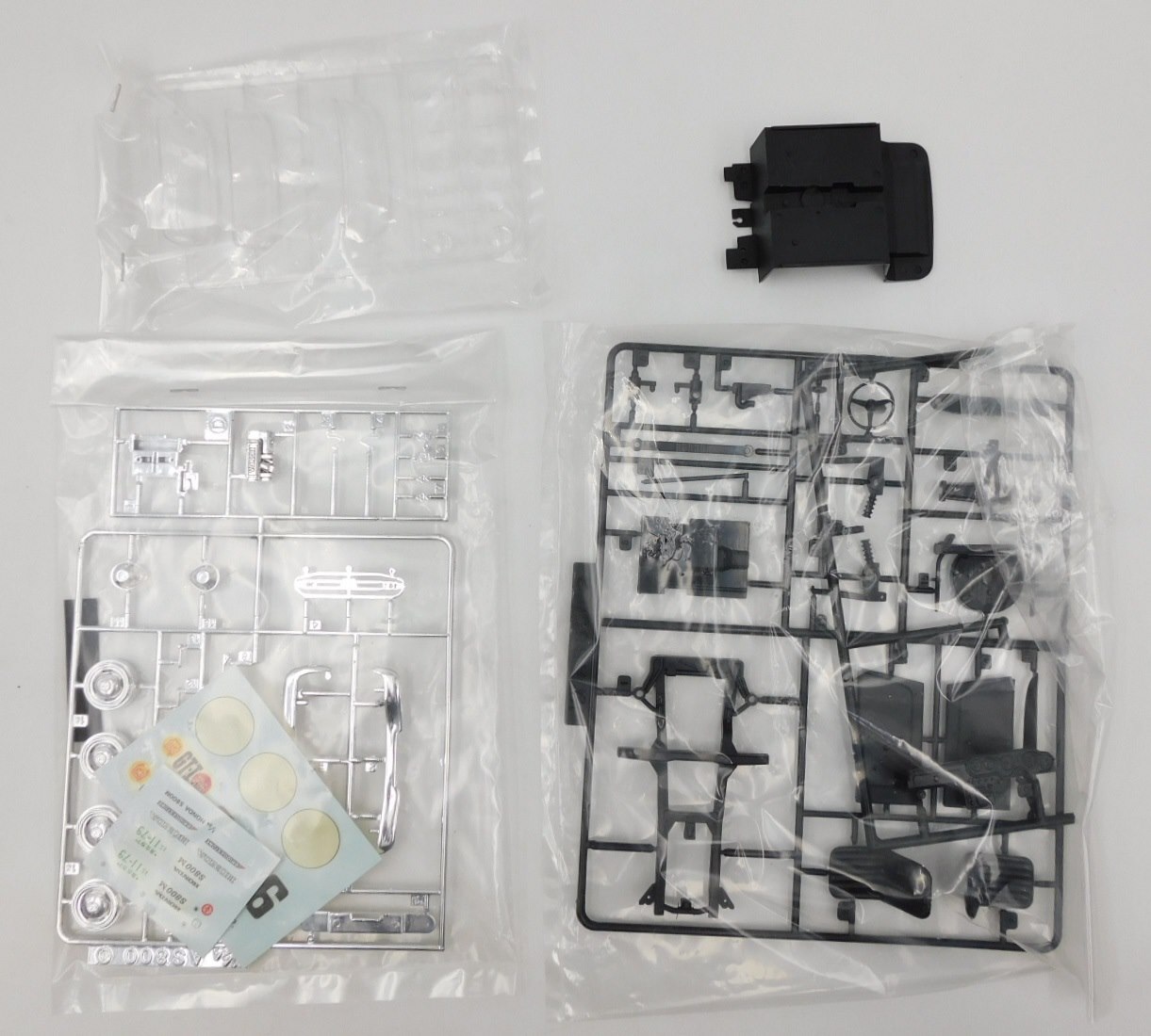 Doyusha Honda S 800M Plastic Motorized Model Kit Scale 1:24 Ref