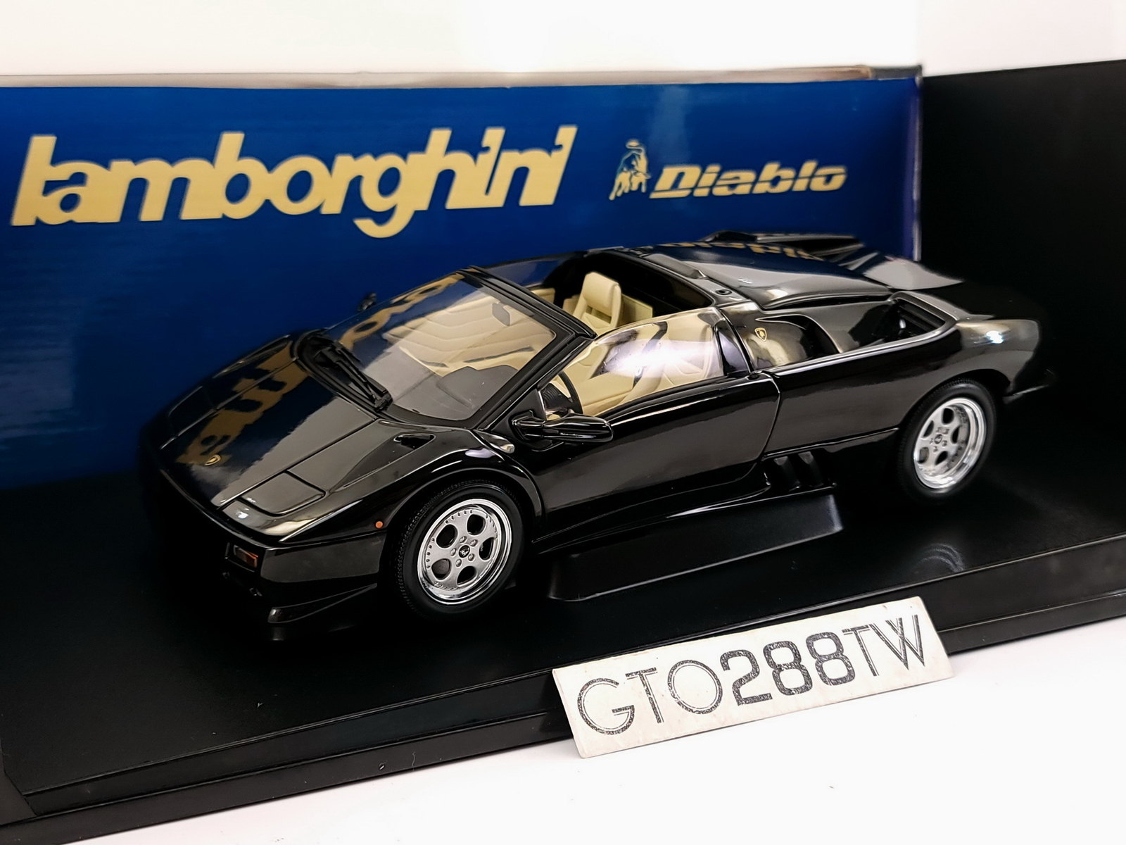 AUTOart 1:18 scale Lamborghini Diablo VT Roadster(Black) SUPERB
