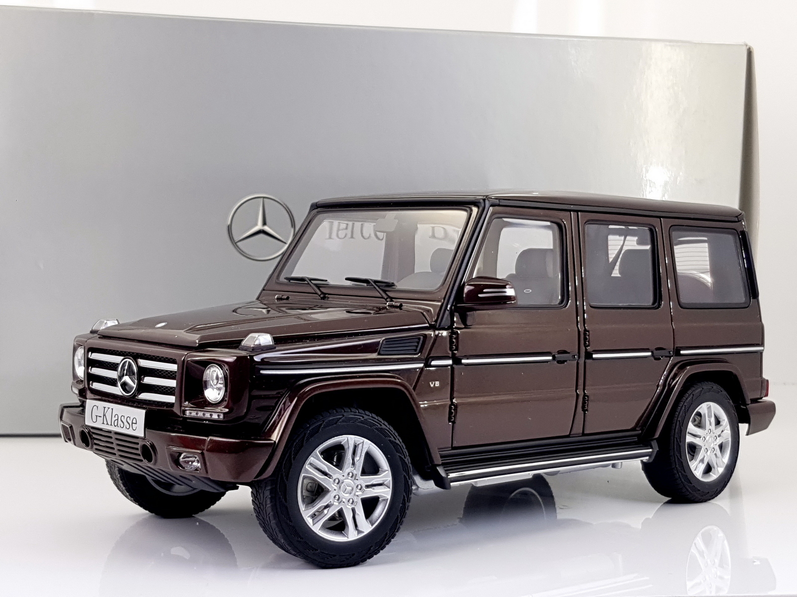 AUTOart 1:18 Mercedes-Benz G-Class G500 2012(W463) Maystic Brown
