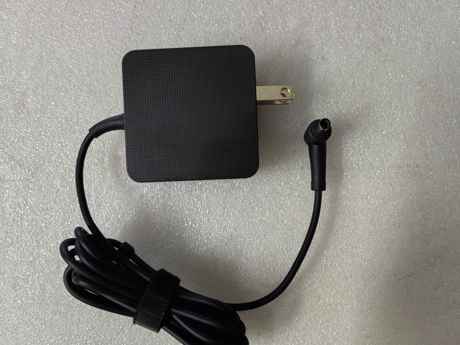 For ASUS Vivobook Go 15 OLED (E1504G) AD2108320 19V2.37A ø4.5 45W