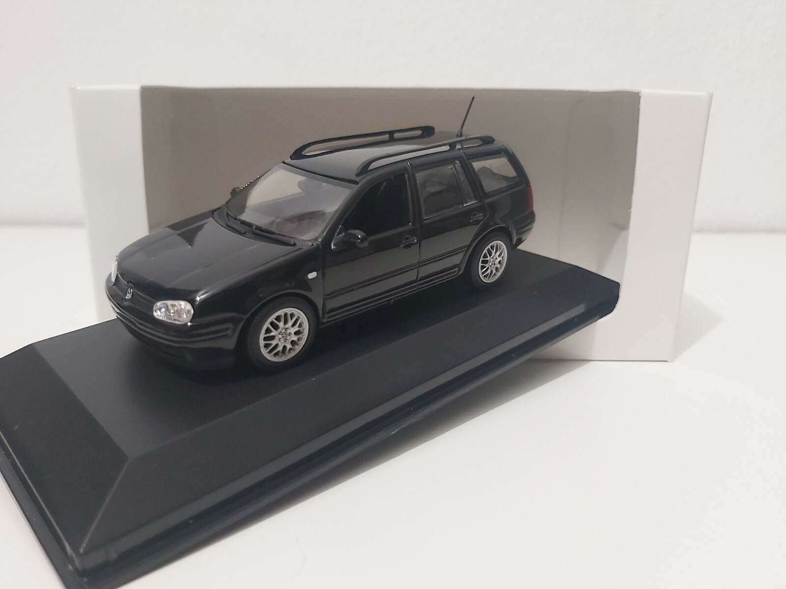 Volkswagen VW Golf 4 IV Sport Highline BBS Variant 1:43 Minichamps