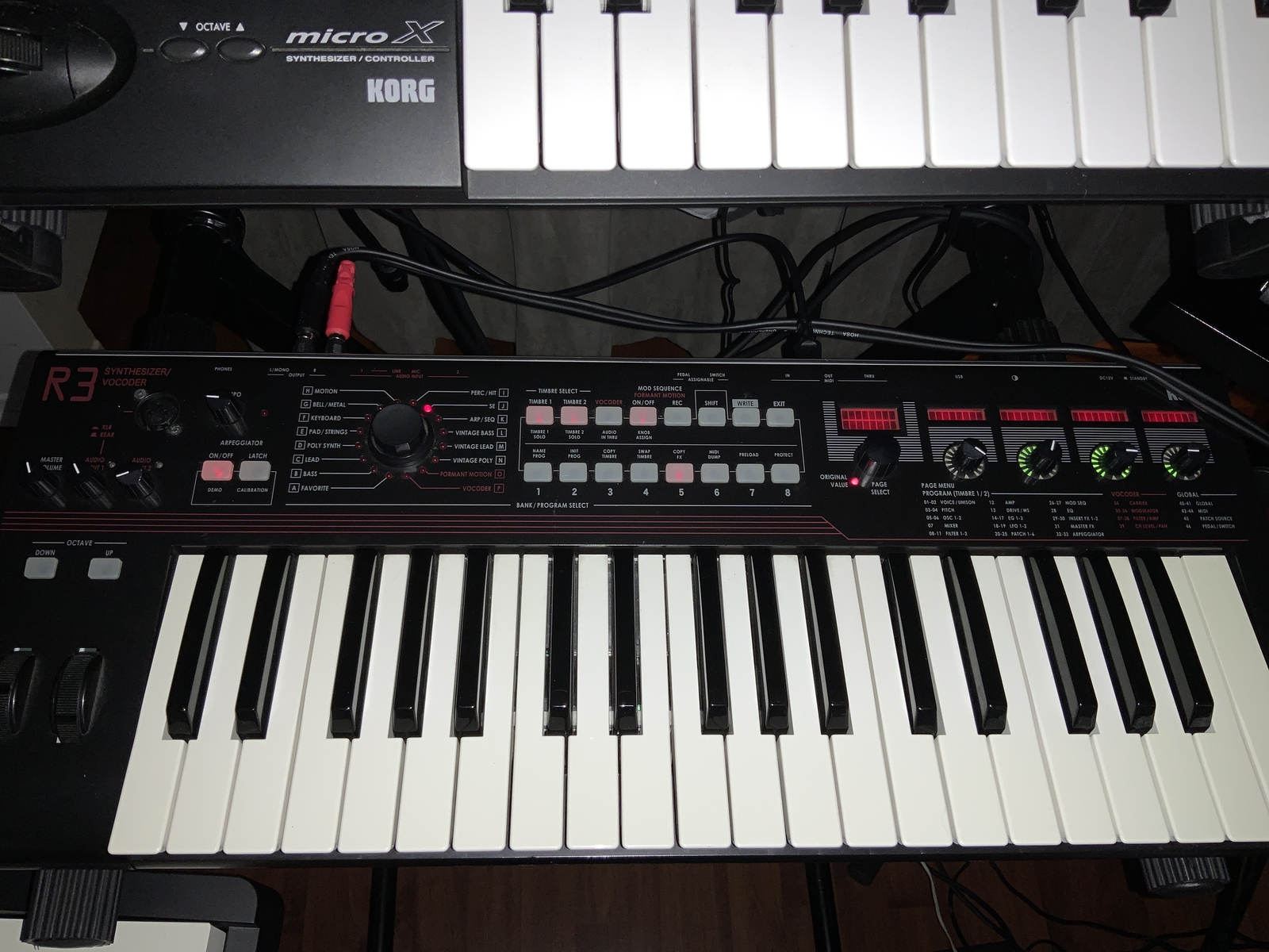Korg R3 Keyboard Synthesizer Vocoder 37Keys Very Good 603384049476