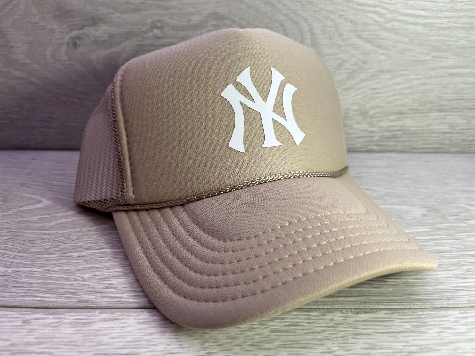 NEW YORK YANKEES TAN CREAM CAP HAT 5 PANEL HIGH CROWN TRUCKER