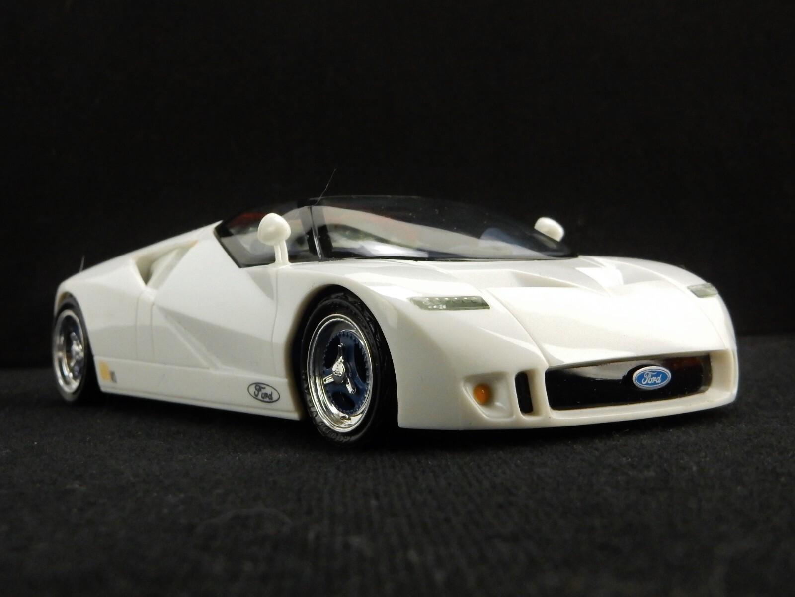 Ford GT90 Model Concept Car, V12 Quad Turbo, ERTL/AMT #8285, White