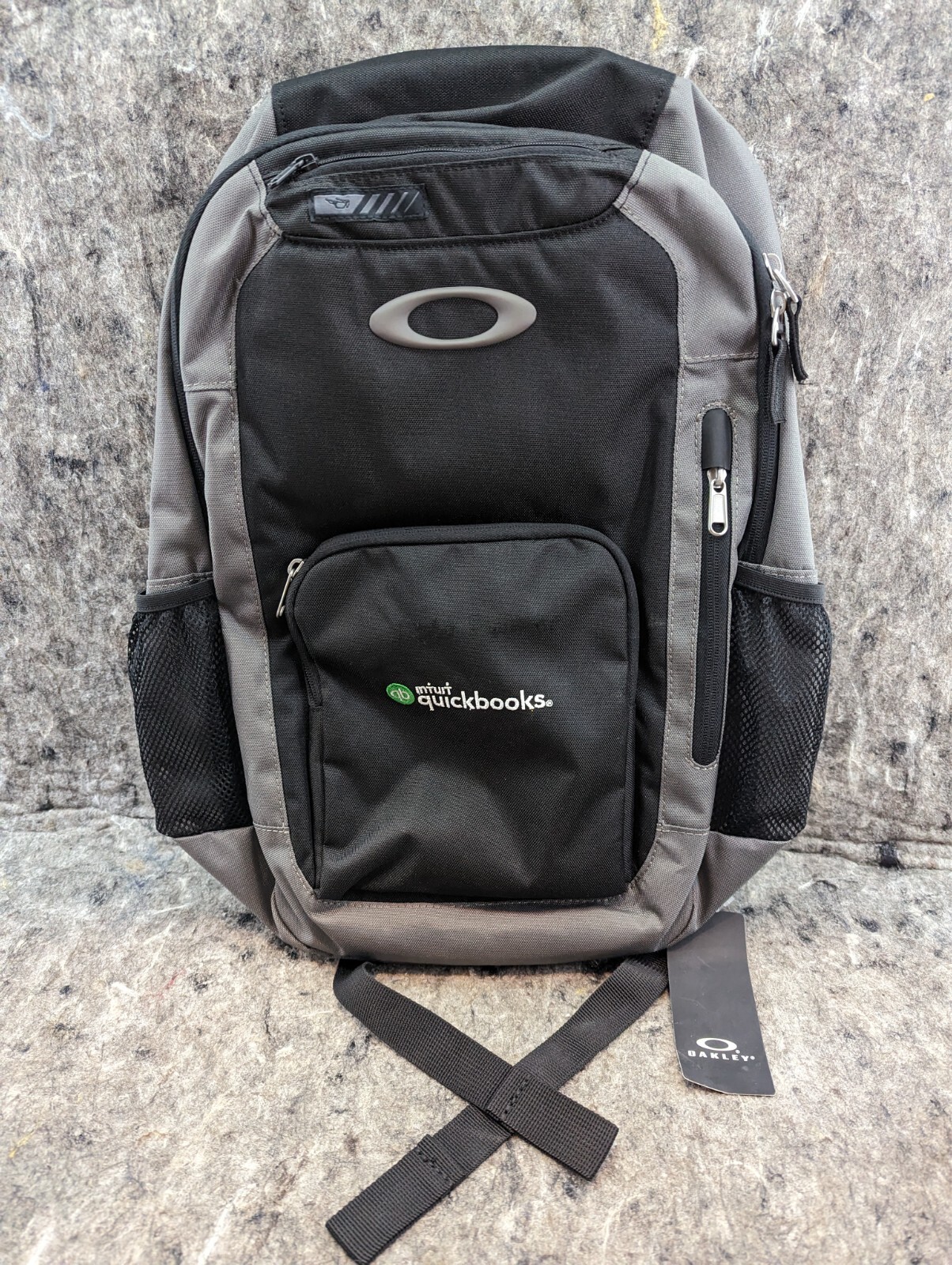 🔥New🔥 Oakley Crestible Enduro 22L Backpack, Black/Gray 921055ODM