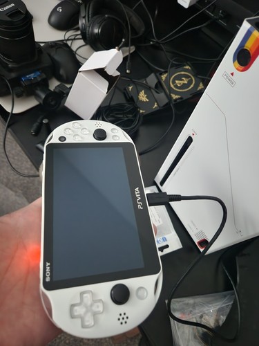 SONY PlayStation Vita Wi-Fi Model Glacier White PCH-2000 ZA22 PS