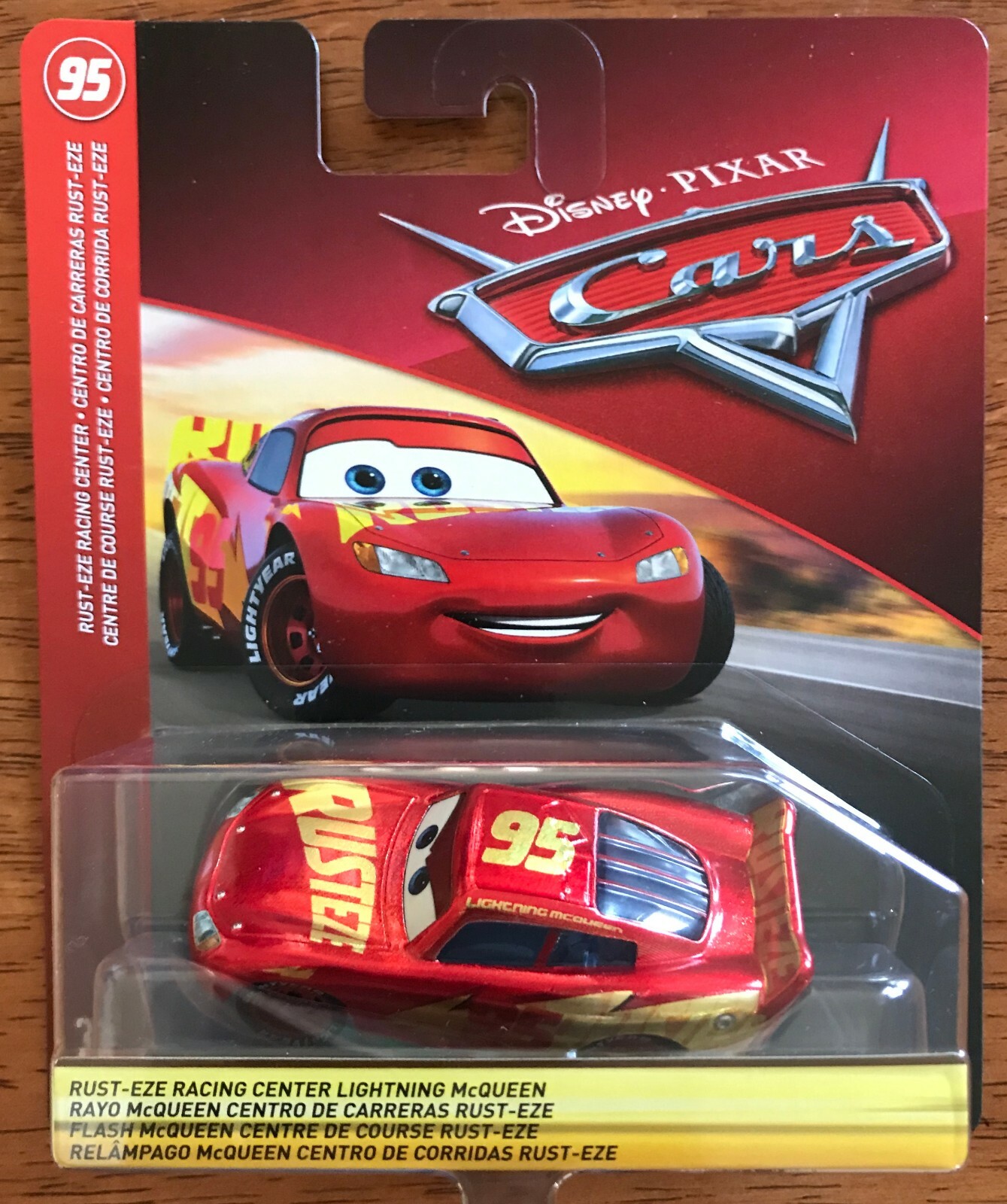 ミニカー Rust-Eze Racing Center Lightning McQueen Amazon.com