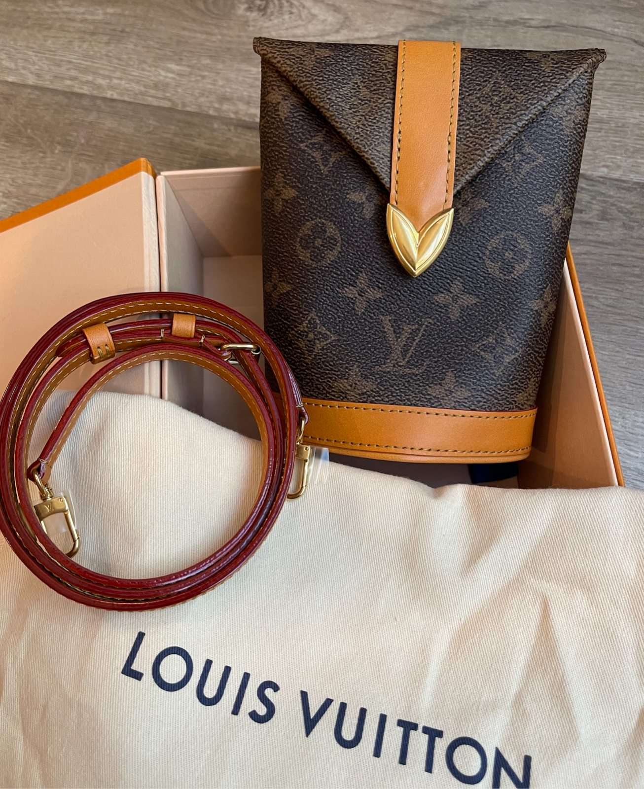 New Authentic Louis Vuitton Envelope Pouche Crossbody Bag With