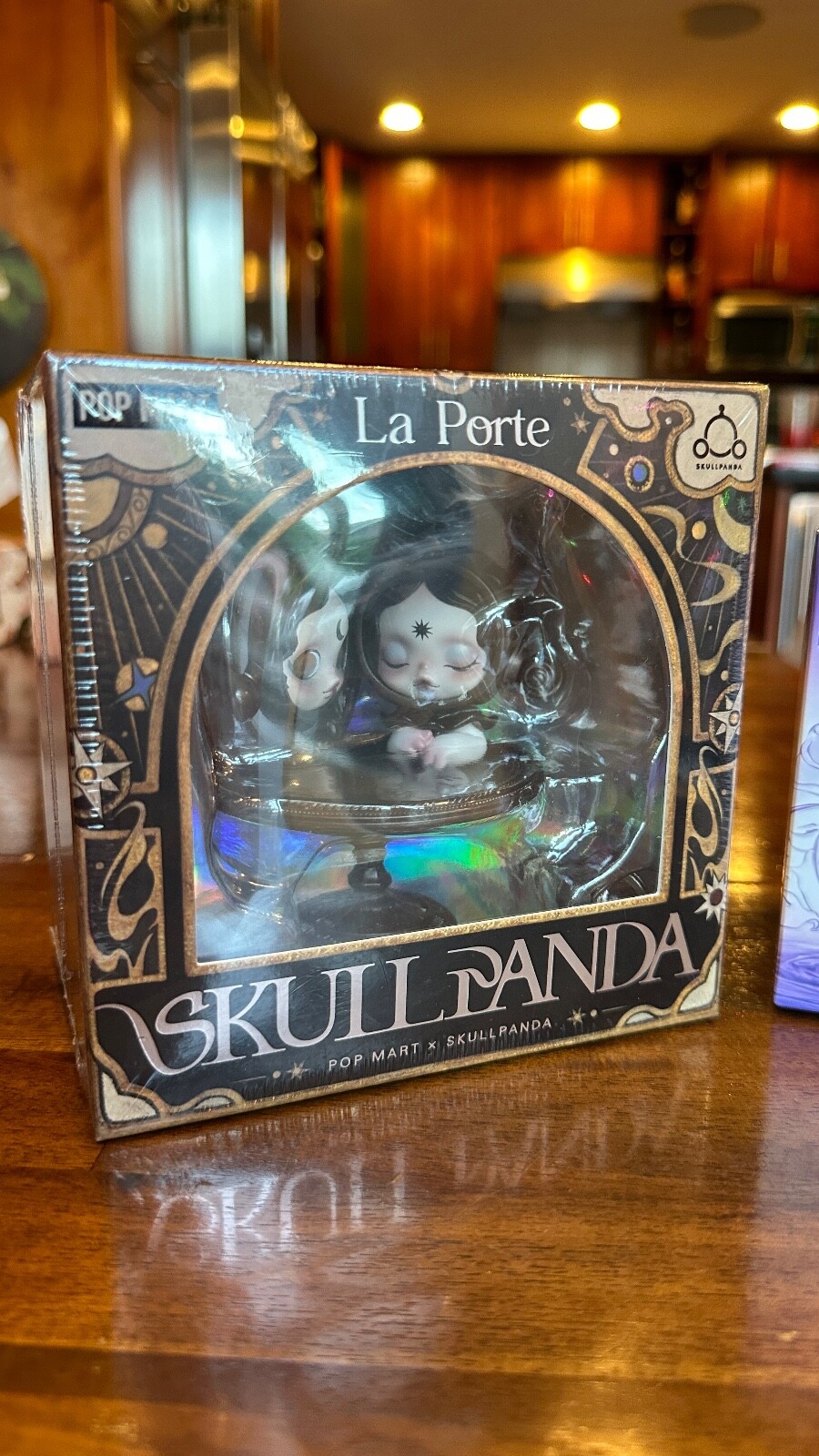 AUTHENTIC SKULLPANDA LA PORTE FIGURE FRANCE LIMITED EDITION IN THE