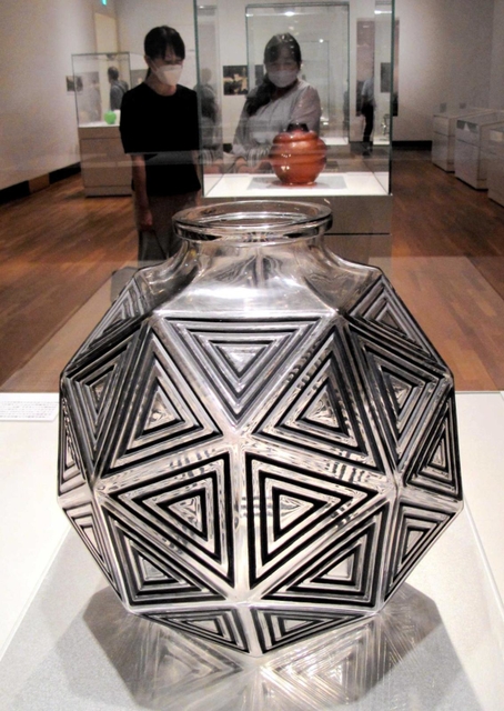 光を生かしたガラス工芸 アールデコの巨匠「ラリック」展開幕 兵庫陶芸