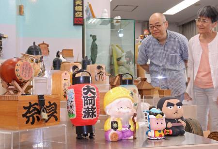 西郷隆盛や宮崎の方言デザイン お土産の貯金箱150点、変わり種ずらり