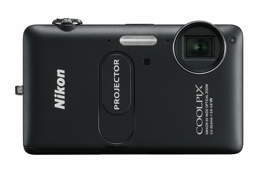 COOLPIX S1200pj」発売へ、プロジェクター内蔵でYoutube動画なども投影