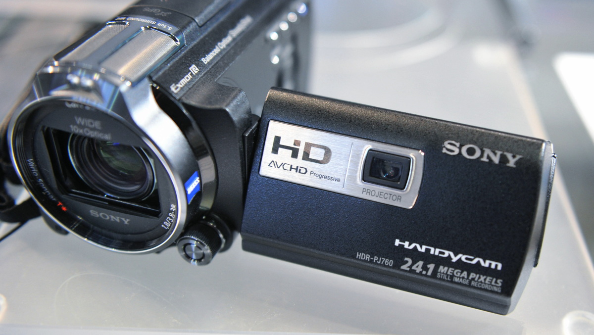 13倍ぶれなくなった空間光学手ブレ補正搭載ハンディカム「HDR-PJ760V