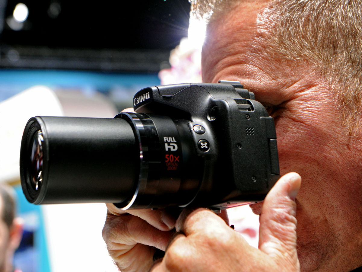 世界初の光学50倍ズーム搭載コンデジ「PowerShot SX50 HS」実機