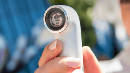 防水小型アクションカメラ「RE」は片手操作でフルHDムービー撮影可能