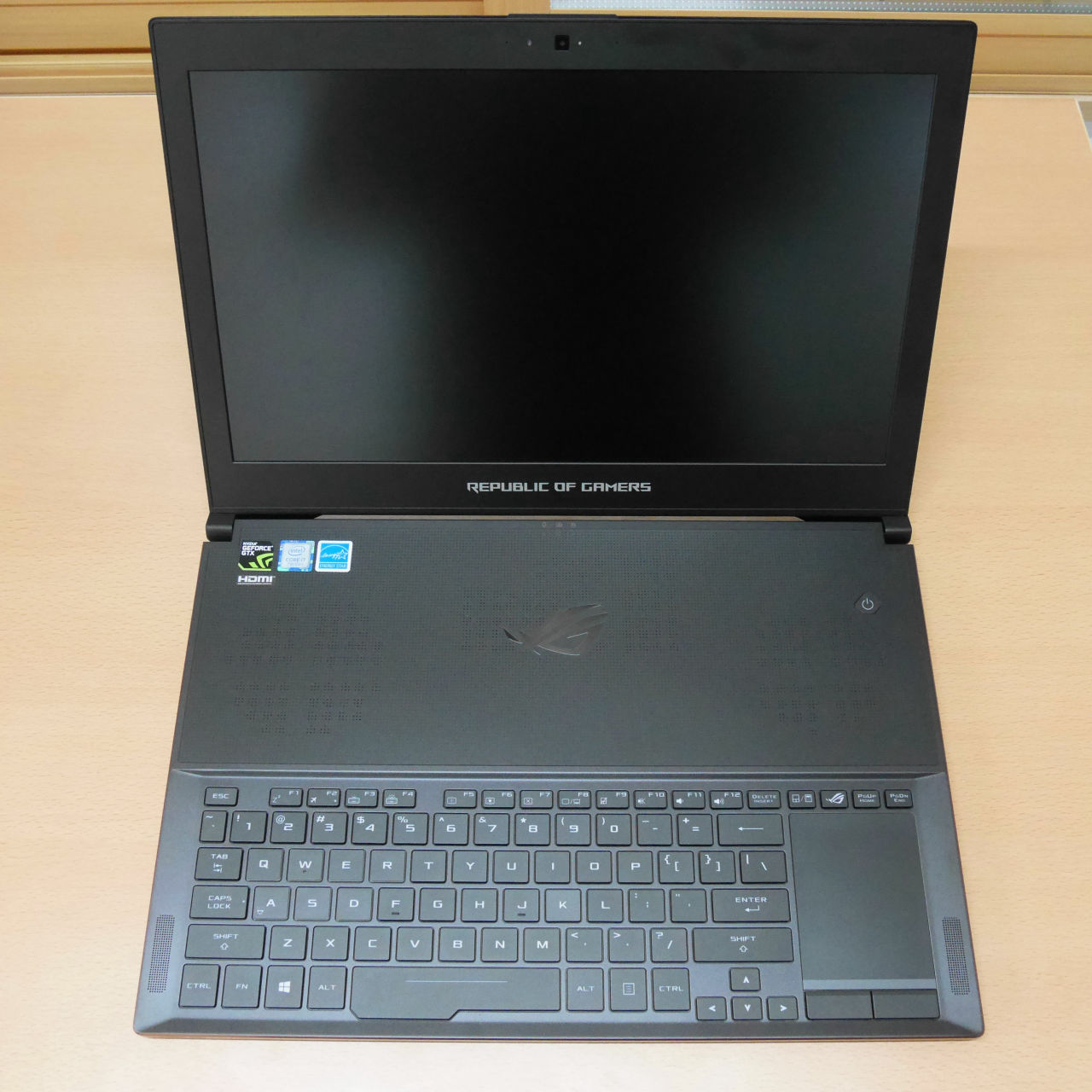 GTX1070を搭載する激薄のMAX-Q対応ゲーミングノートPC「ASUS ROG