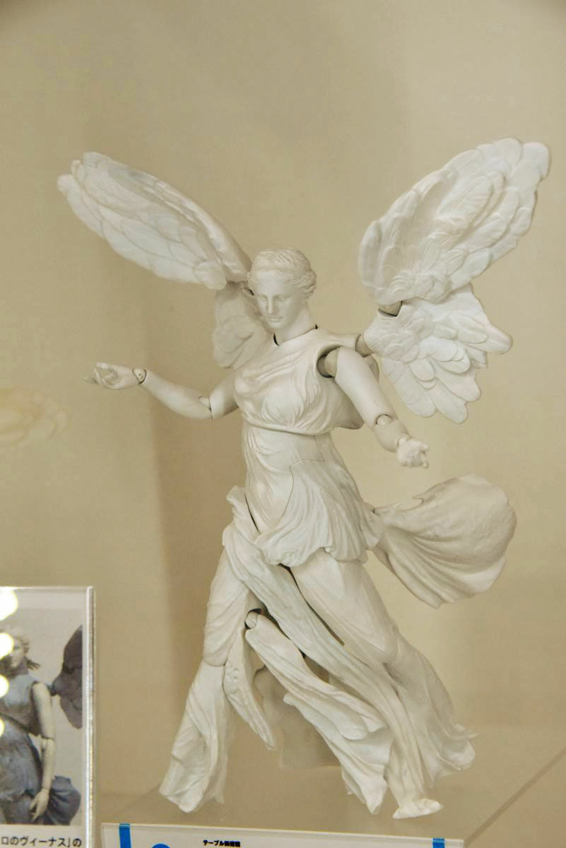 あの「サモトラケのニケ」を立体化、さらに「ミロのヴィーナス」と合体