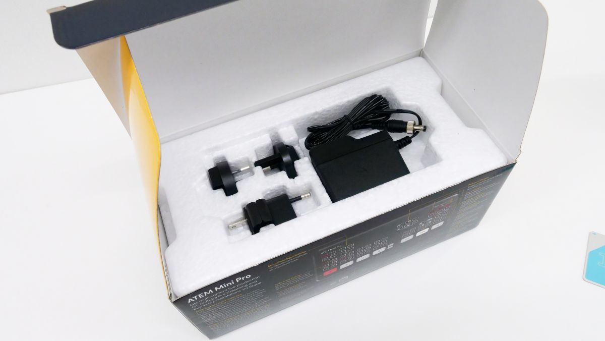 小型・軽量でピクチャーインピクチャー機能やストリーム配信機能を搭載