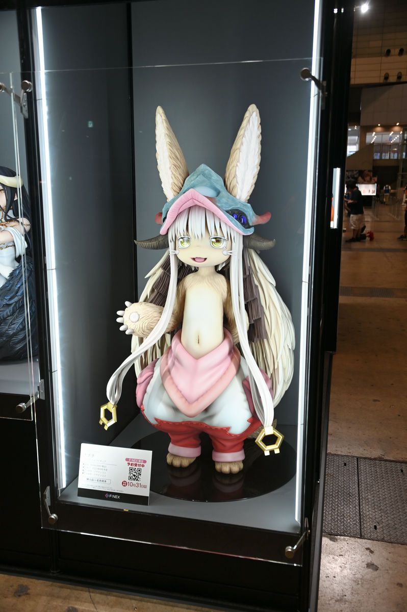 ナナチが目の前に現れた」状態の等身大フィギュアをワンダー