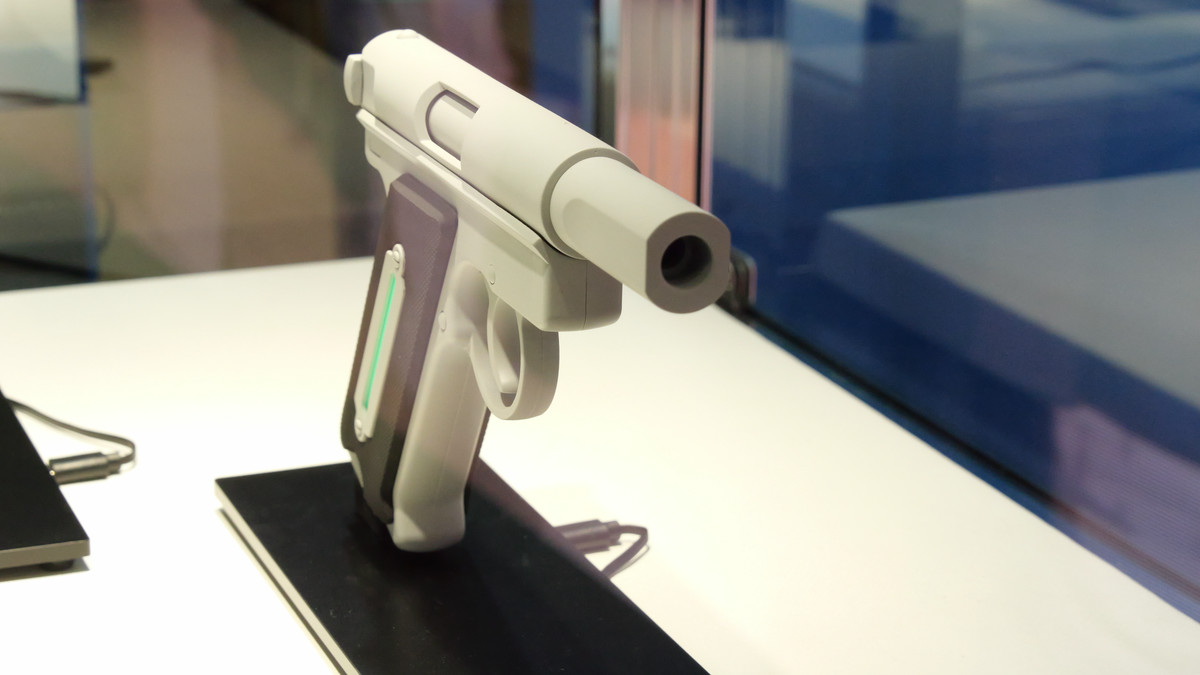 ペルソナ3 リロード」のS.E.E.S.制式召喚器を現実世界に再現する