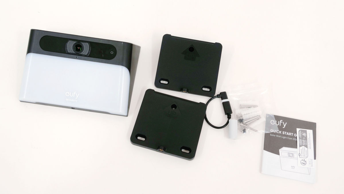 Ankerから登場したソーラーパネル付きの無線セキュリティカメラ「Anker