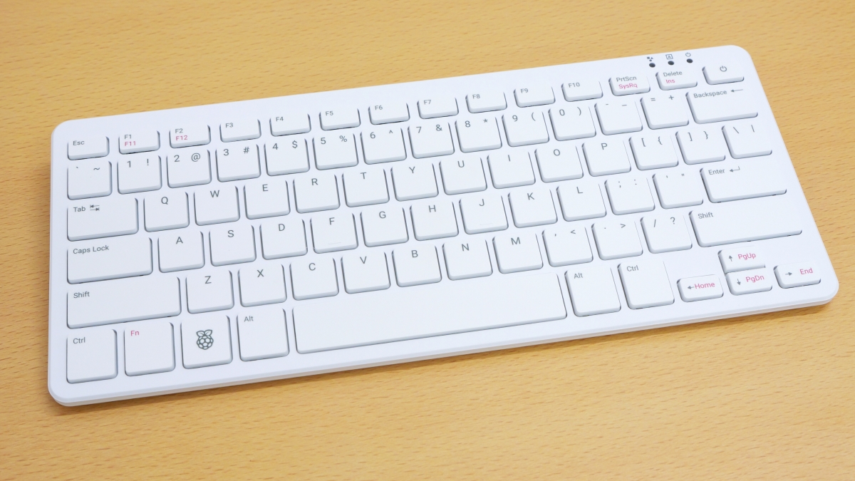 1万5000円未満で買えるキーボード一体型PC「Raspberry Pi 500」が届い