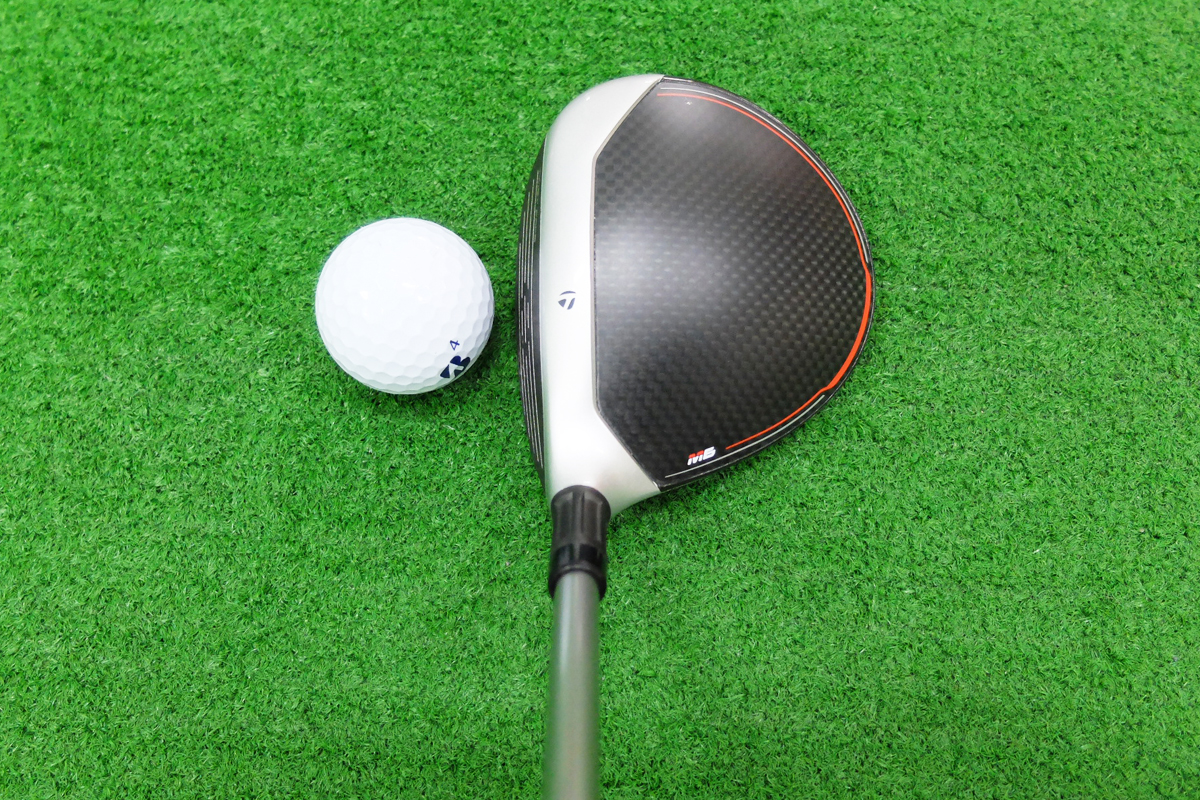 構えてみると？ 低スピン＆強弾道で飛ばせる「テーラーメイド M6