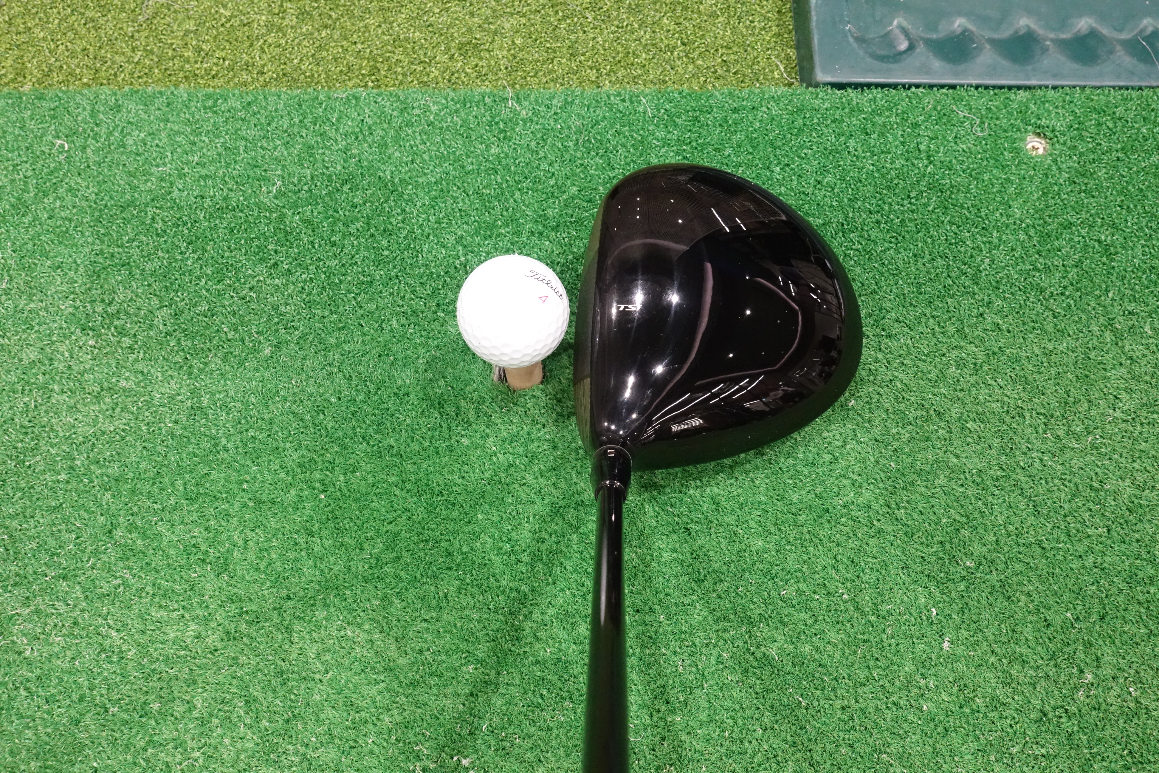 新素材フェースと構えやすさが魅力 タイトリスト TSi2 ドライバー｜GDO