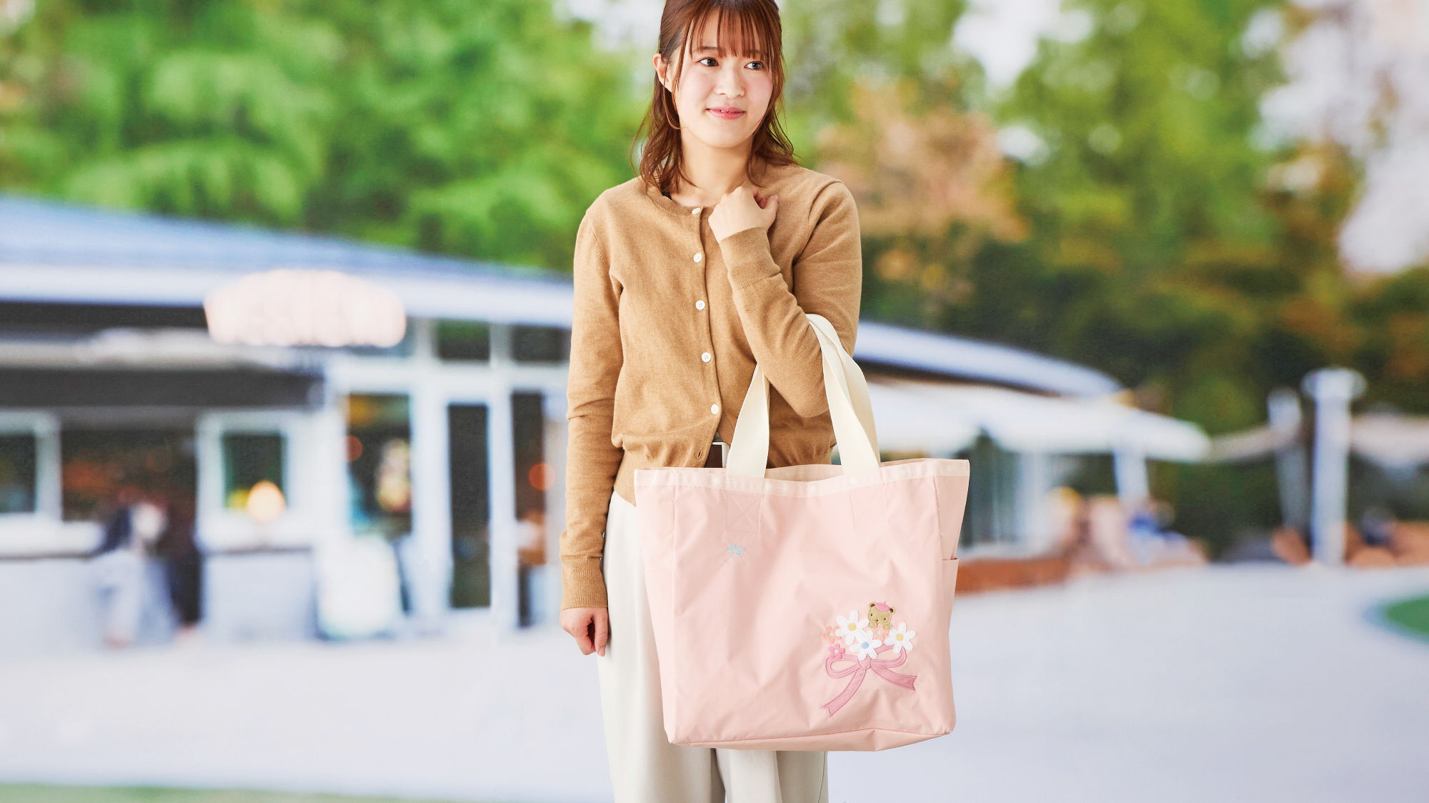 LeSportsacとのコラボレーション第4弾が登場！ | ファミリア公式サイト