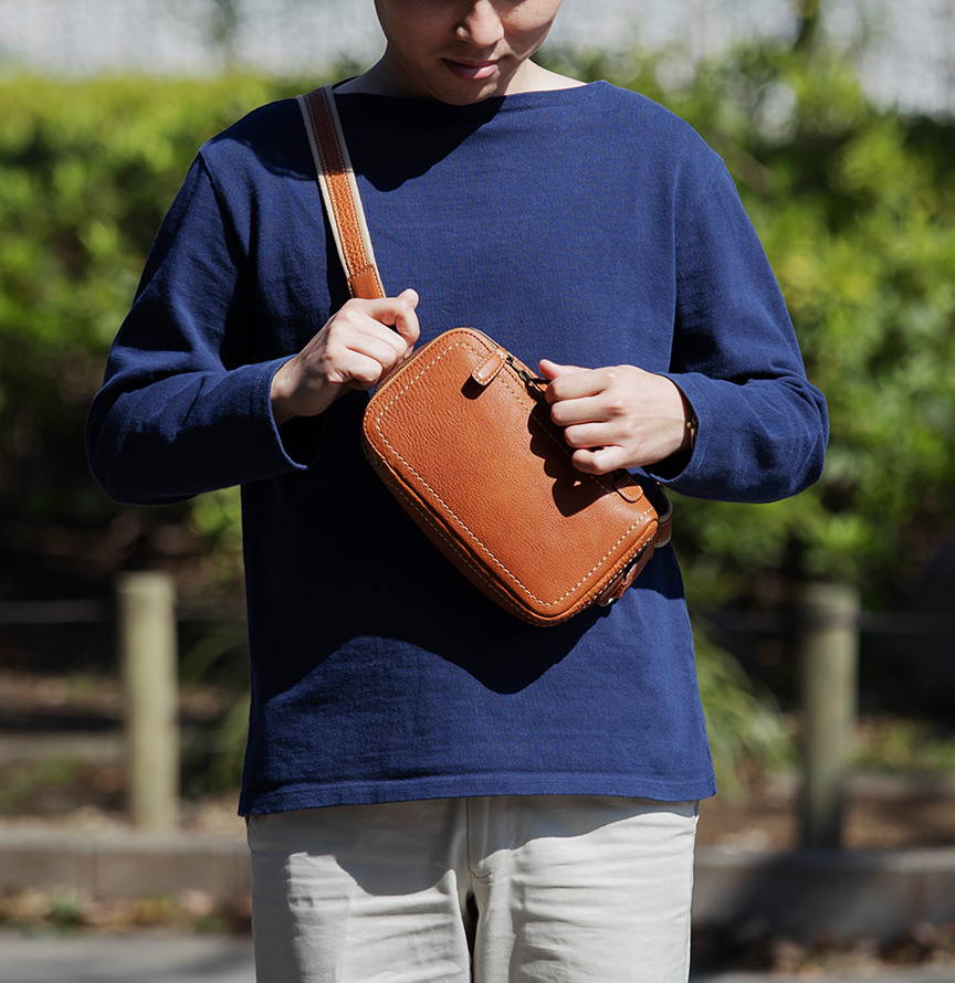 トーンオイルヌメ」で選ぶ、大人の休日ショルダー。 – 土屋鞄製造所