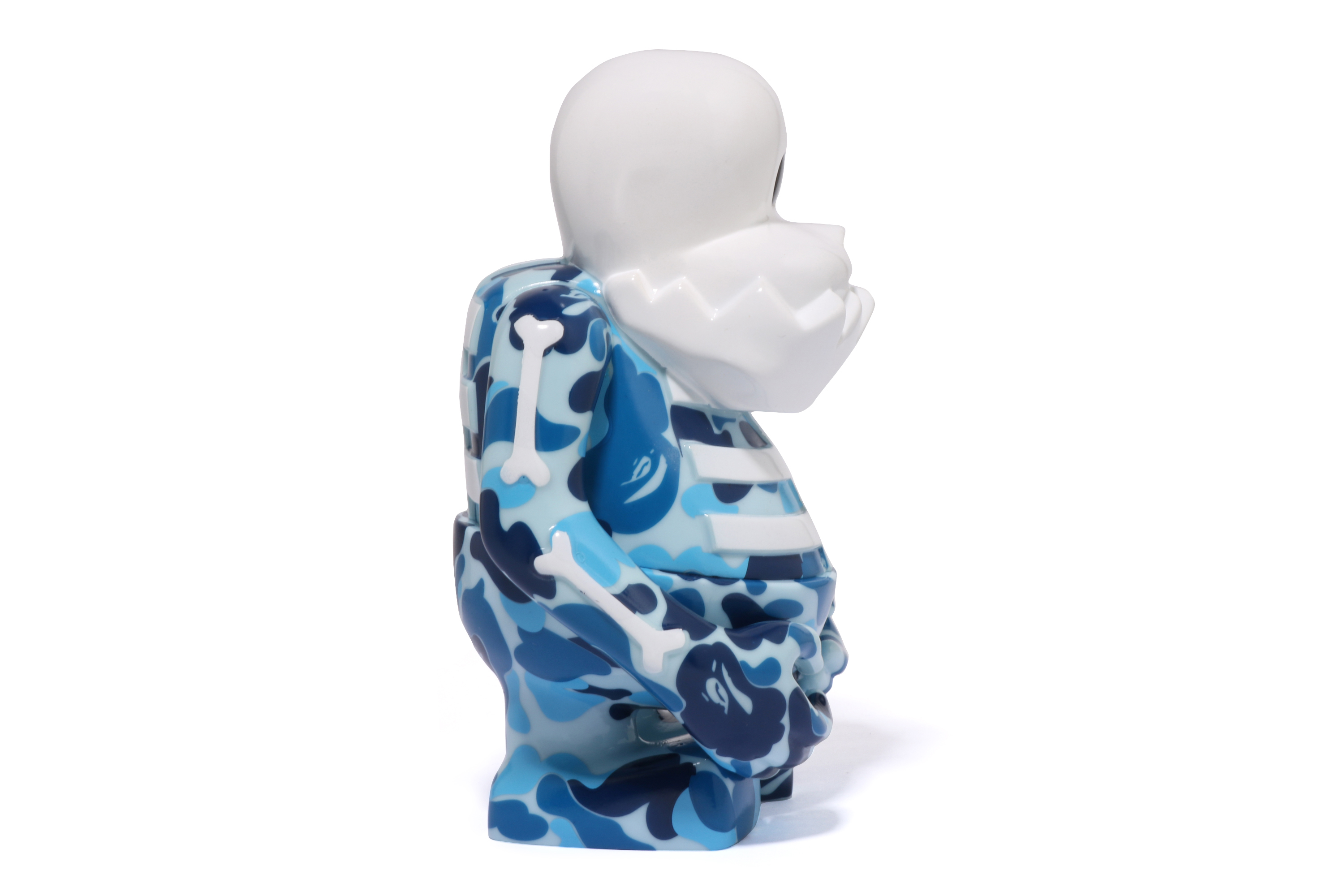 BAPE®︎とBOUNTY HUNTER SKULL KUN FIGURE 名作“スカルくん”がABC CAMO