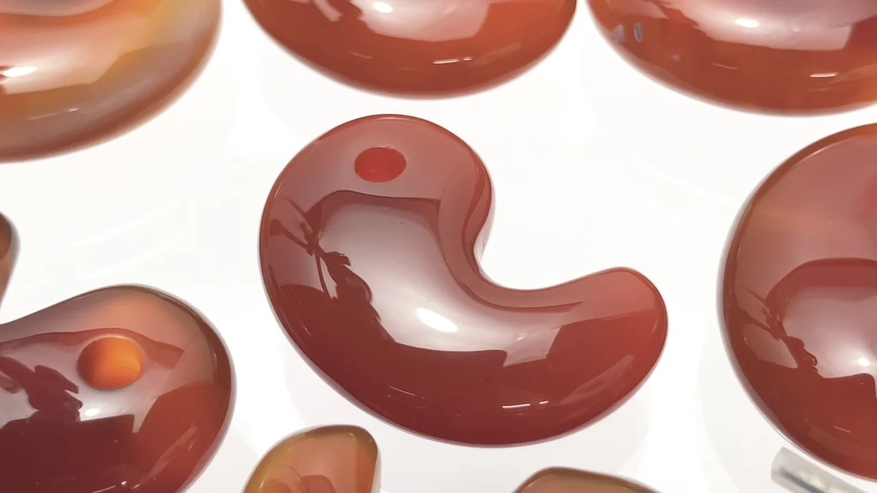 カーネリアン 勾玉30×20mm 1個｜天然石ビーズの卸問屋・通販ケンケン