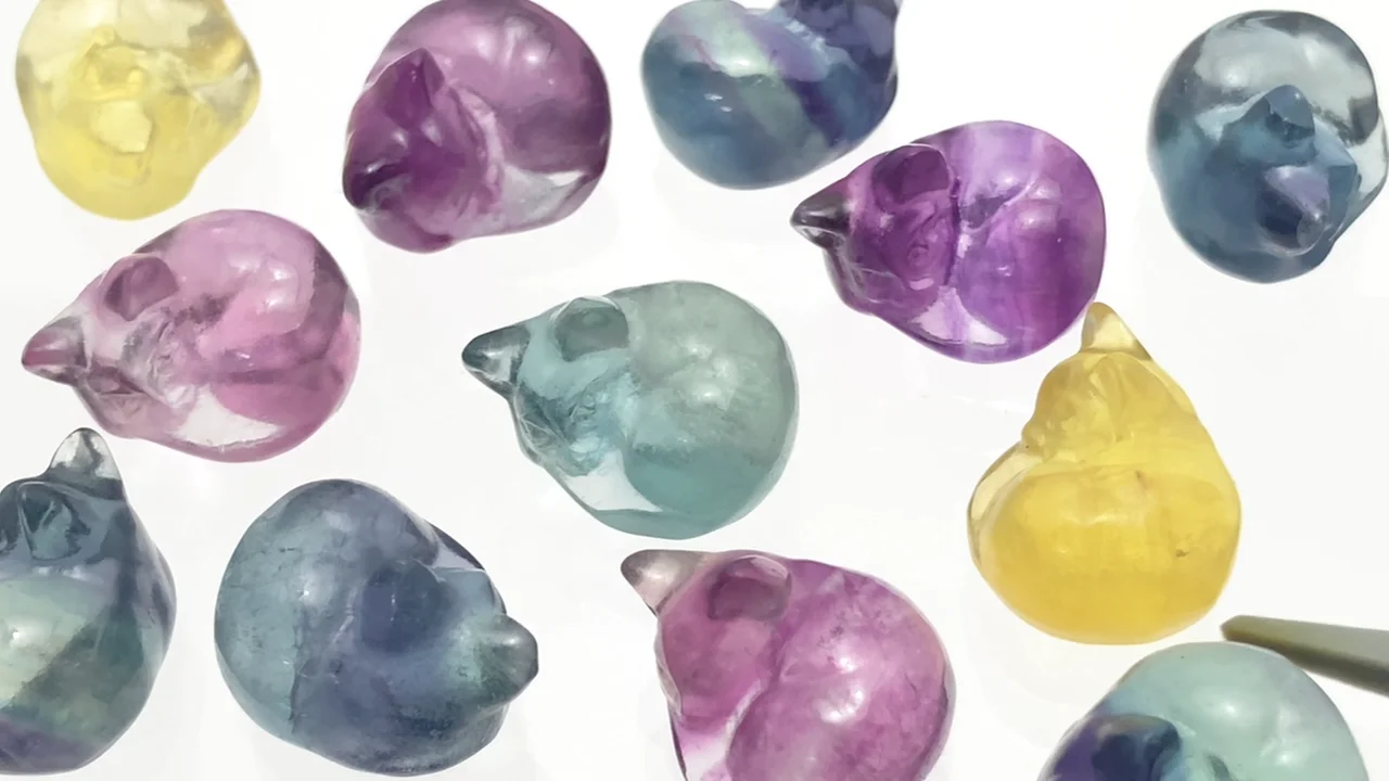 マルチカラーフローライト 猫（ねこ・ネコ）モチーフ 11×17mm 【穴なし