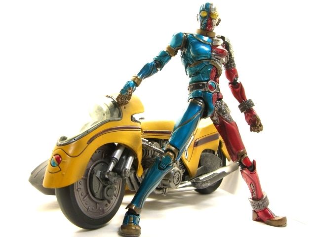 Bandai S.I.C. Vol. 11 Kikaider and Side Machine.