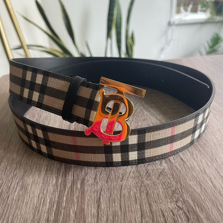 美品バーバリー バーバリー ベルト ノバチェック シャドーホース PVC