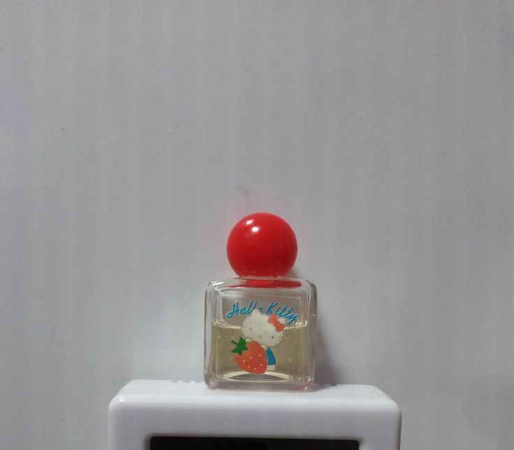 ハローキティ サンリオ 昭和レトロ ミニ香水 いちごの香り 1976