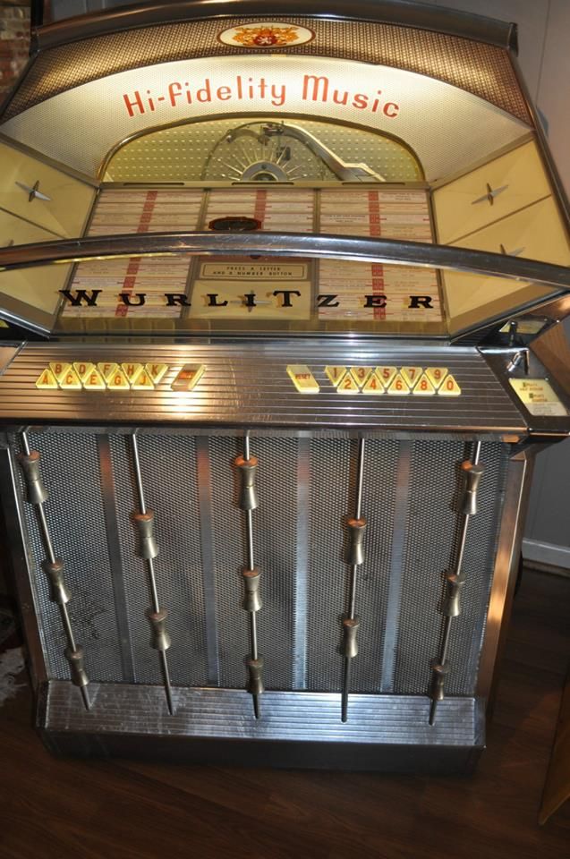 Wurlitzer 2510 jukebox from 1961