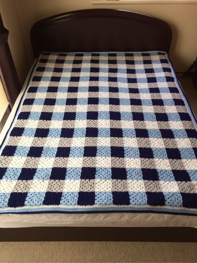 姉のグラニースクエアのベッドカバー（≧∇≦） - charlotte's diary