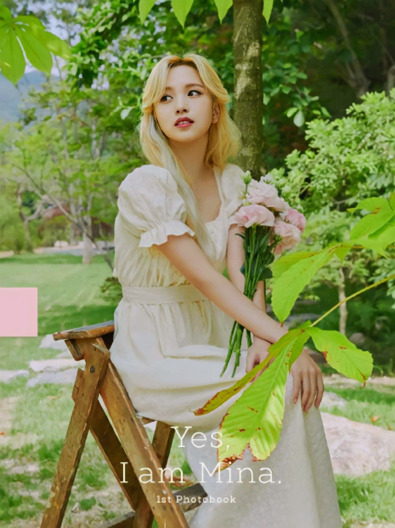 TWICE ミナ Yes, I am Mina. 1st Photobook TWICE MINA 1st Photobook