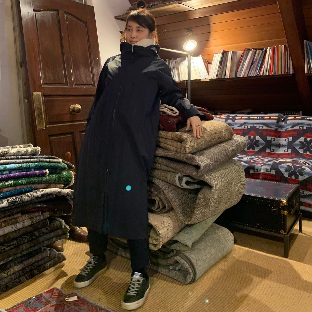 ダークブラウンとピーチベージュのヴィンテージラグ 石田ゆり子さん No