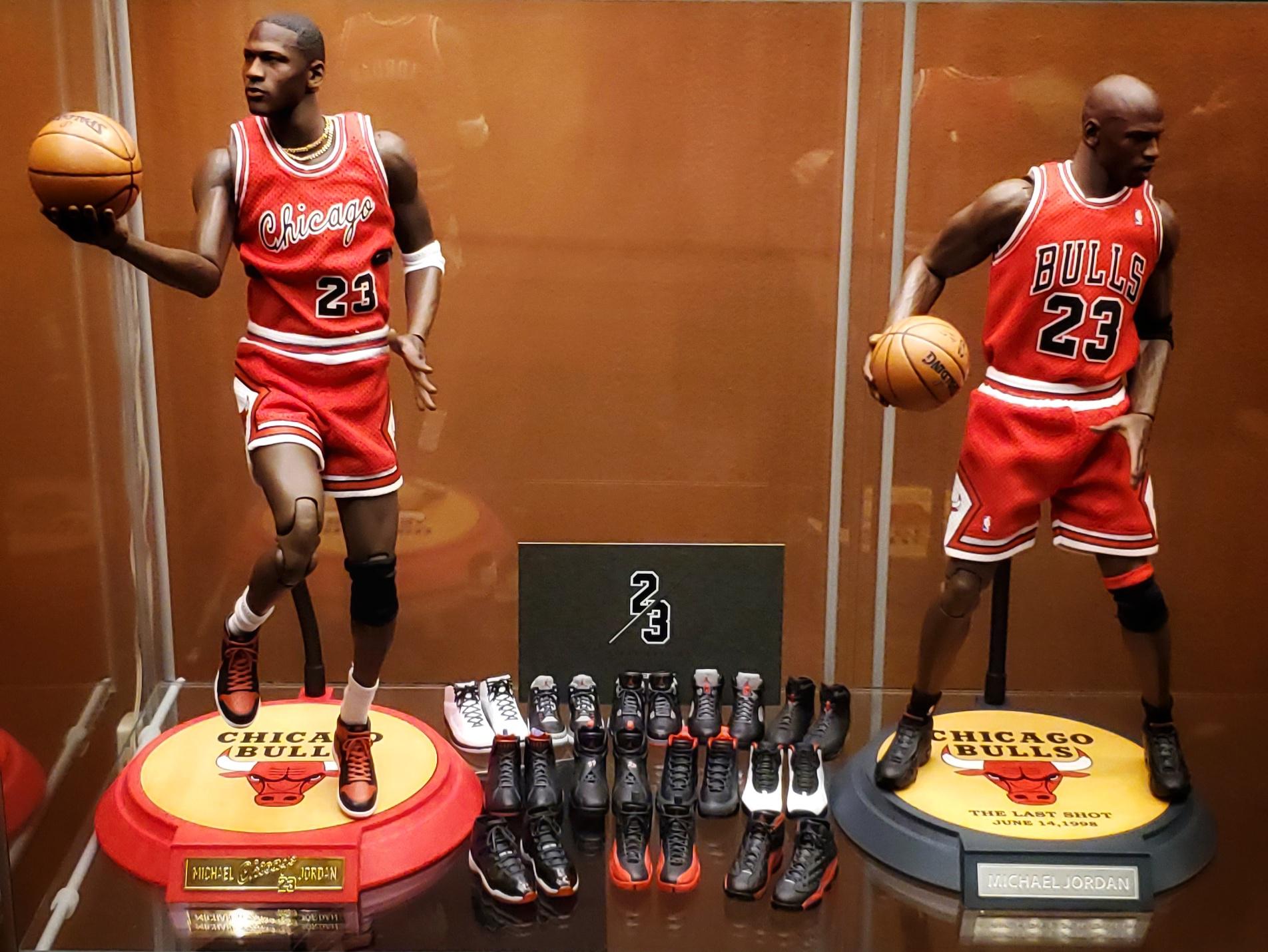 My non HT grail. Enterbay Michael Jordan final edition. Something