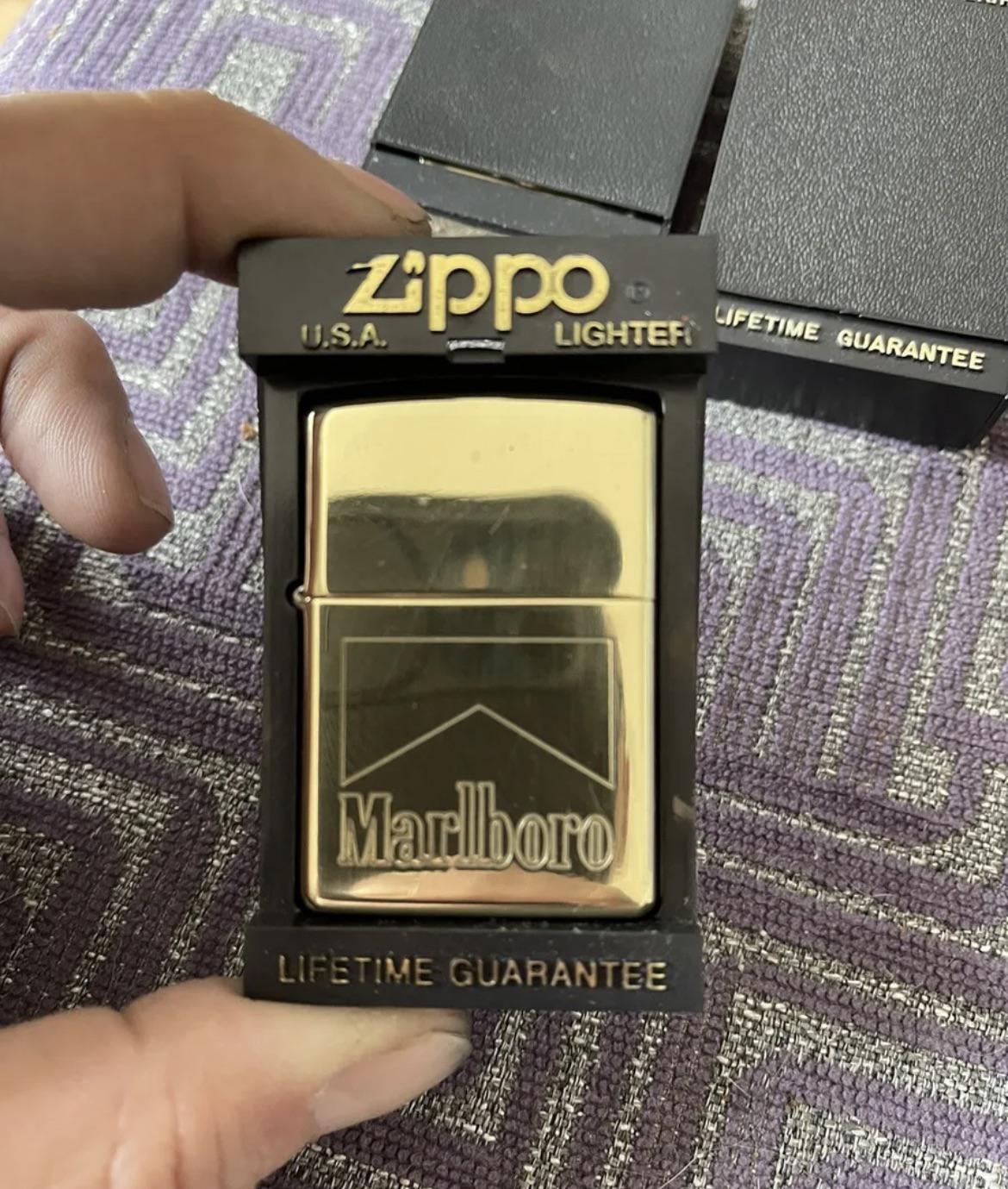 この90年代のマルボロのジッポを買うのに、妥当な値段ってどれくらい