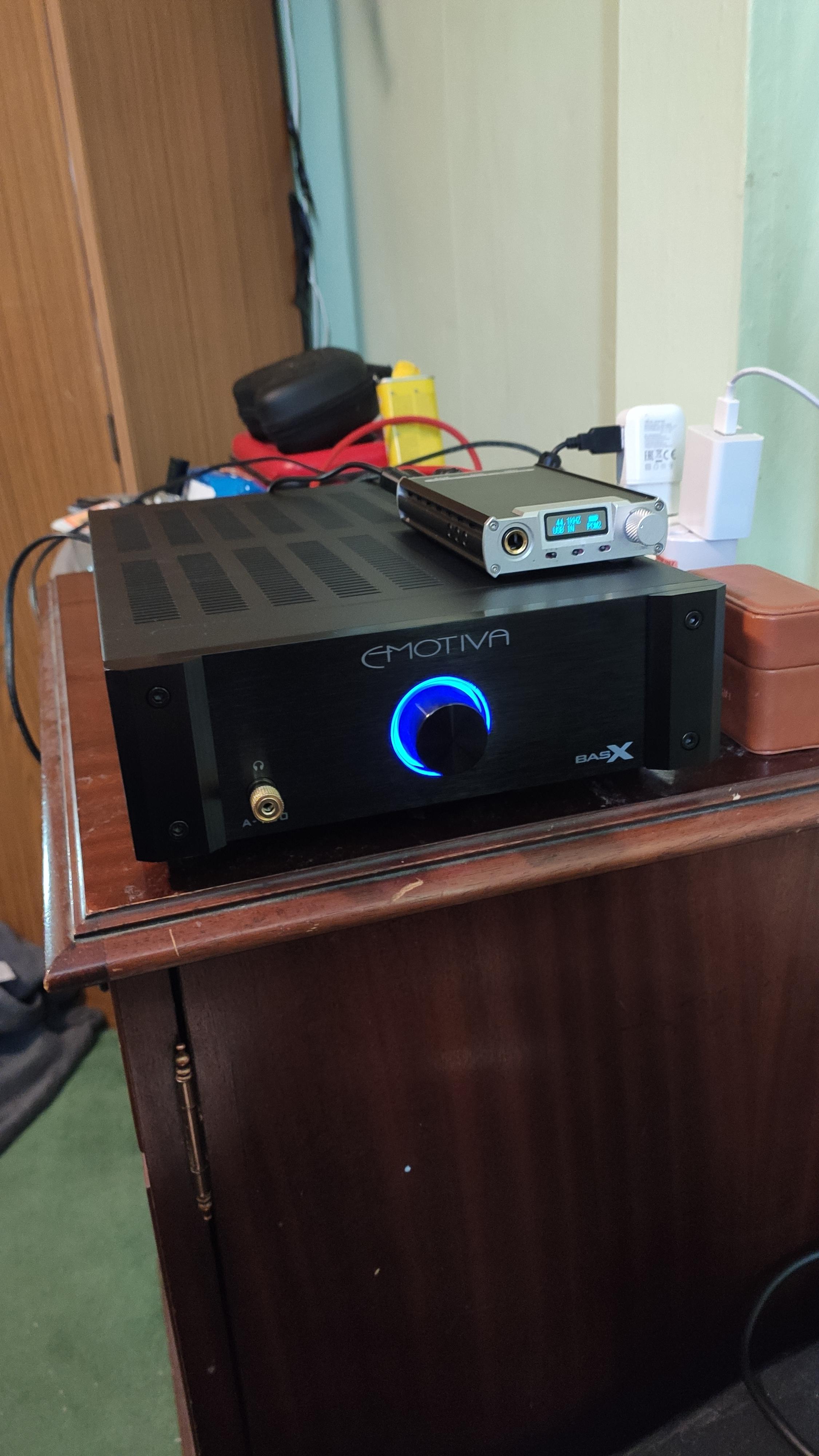 Emotiva A-100 BasX 買ったばっかりだよ : r/audiophile