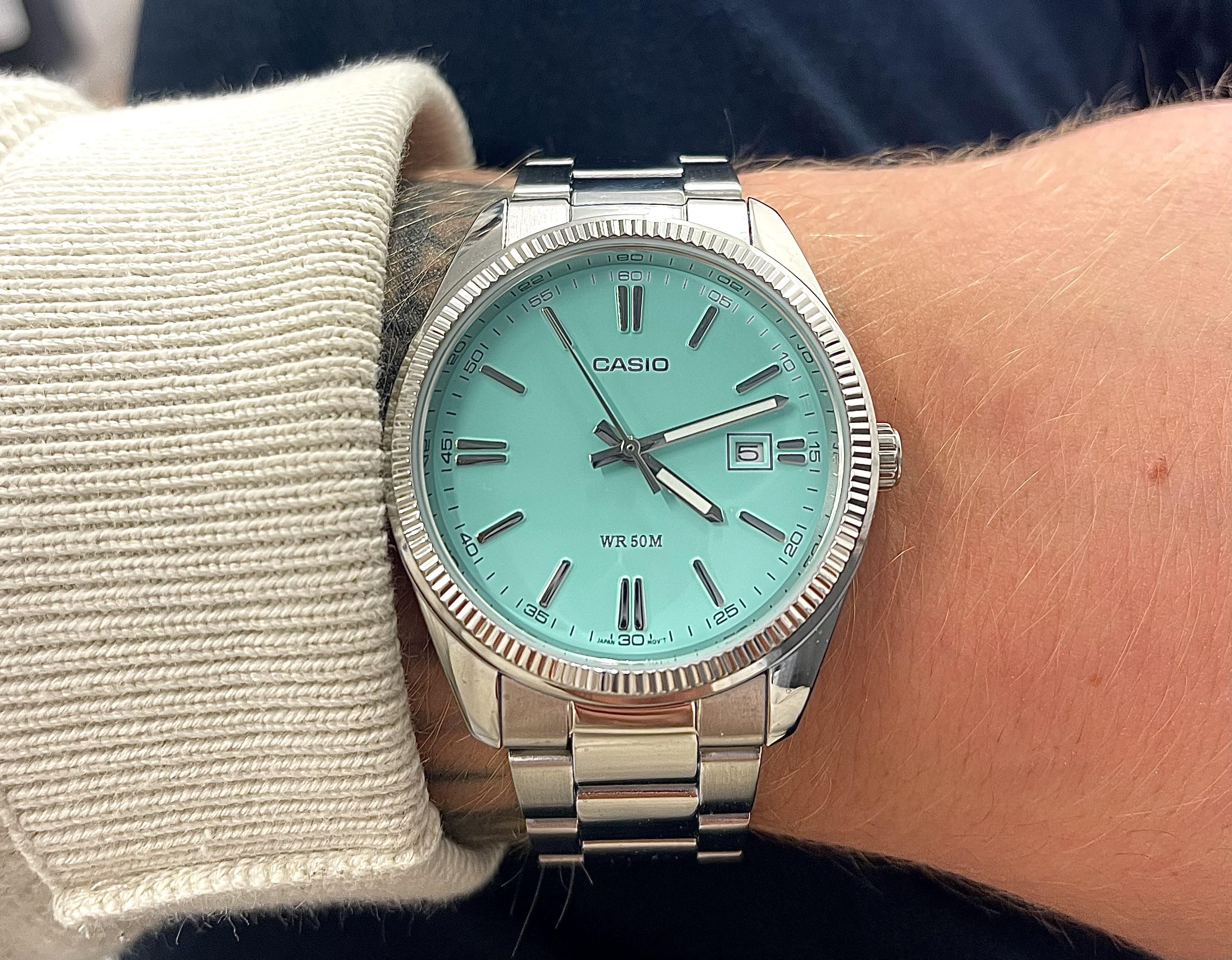 Casio] ティファニーブルーの文字盤を持つ美しいスチールウォッチに150