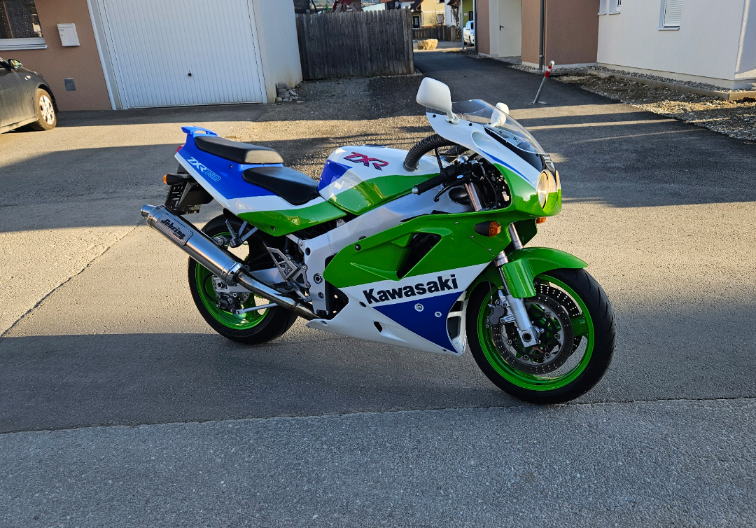 プロジェクト完了！ZXR 750 (1991年式) をレストアしたぜ！ : r/Kawasaki