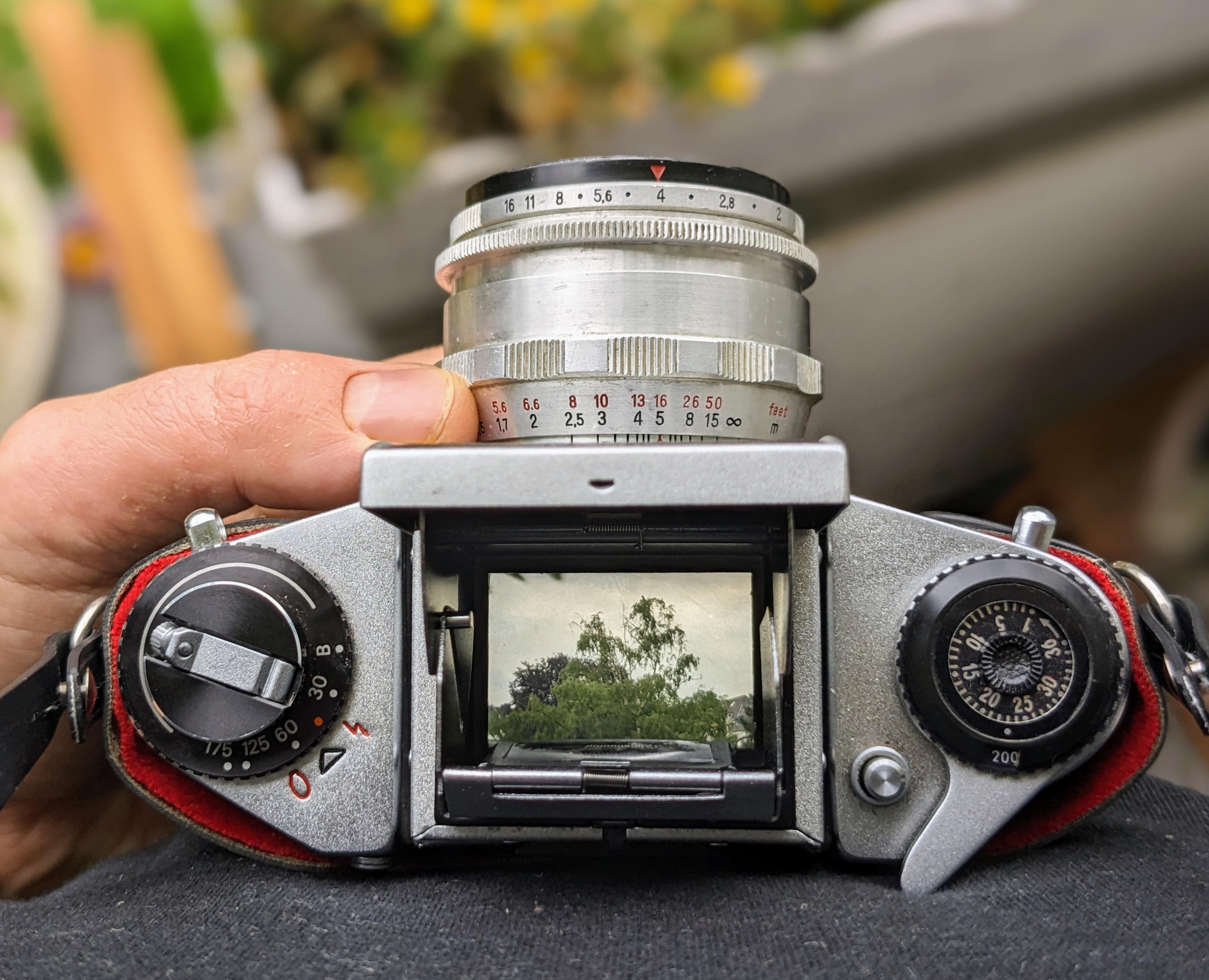 Jena B 2 /58 aka Carl Zeiss Jena Q1 Biotar 58mm f/2 on a EXA 1b