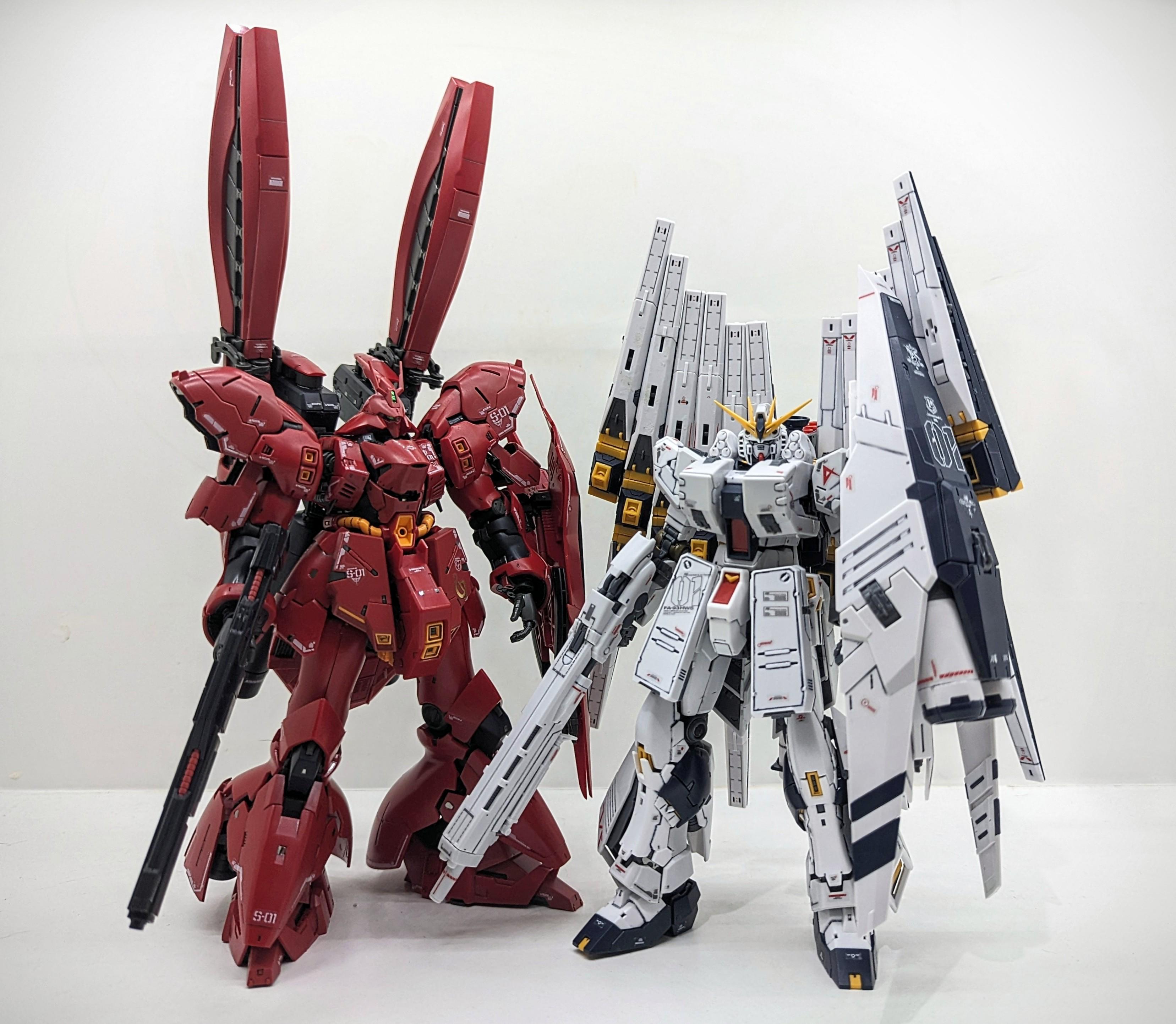 RG サザビー（FF版）とRG νガンダム HWSと追加フィンファンネル付き