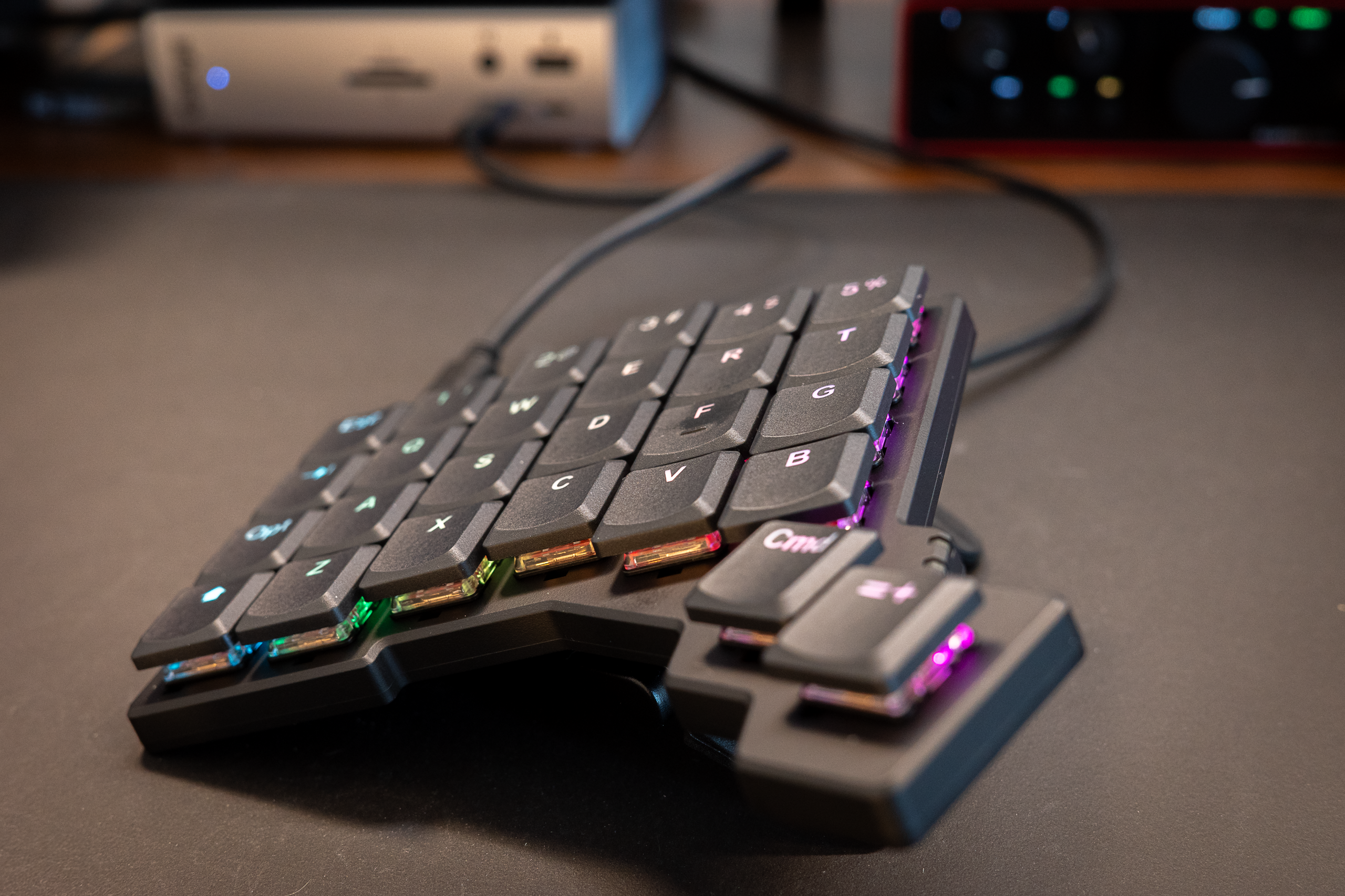 ZSA VoyagerとCorneのサイズ比較 : r/ErgoMechKeyboards